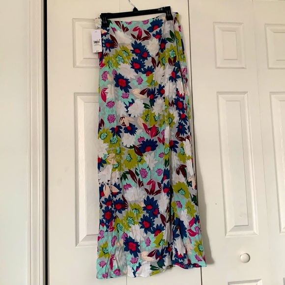 NWT Guess Kloey Double Slit Floral Maxi Skirt. Size 8. Poppy Jungle Grey. - Picture 4 of 9